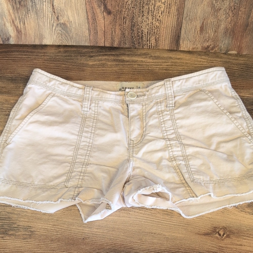 Old Navy Women's Cream Cargo Khaki Shorts 6            C333